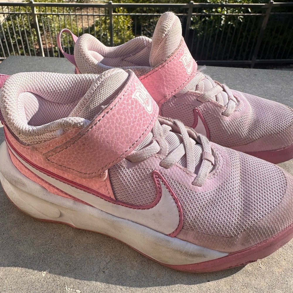 Nike Team Hustle Pink Basketball shoes ✨